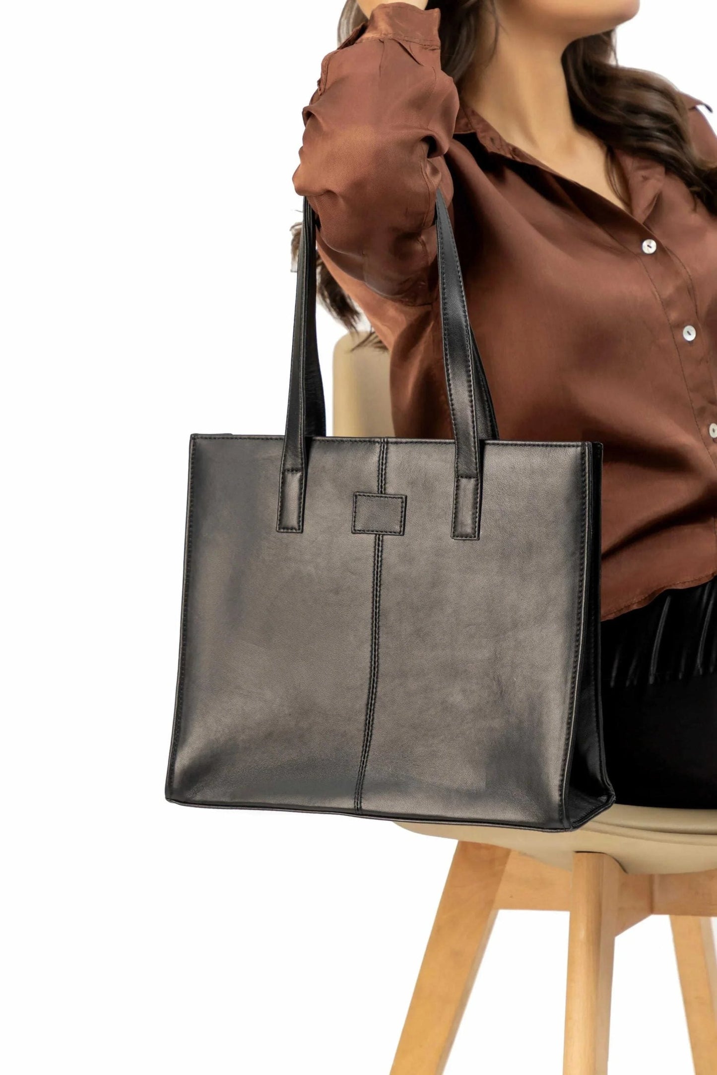 Everyday Women's Black Leather Zipper Tote Bag - Image 5